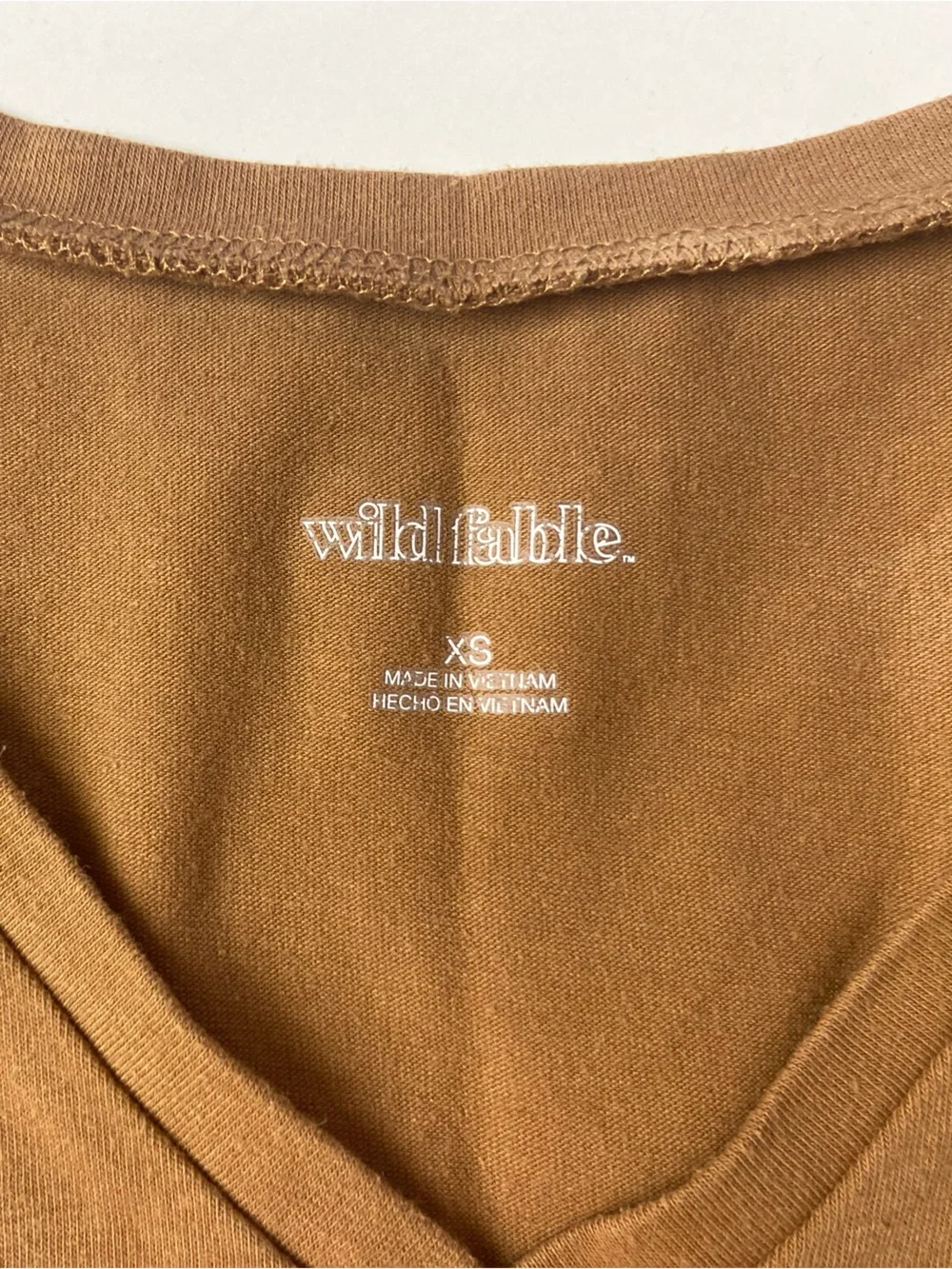 Wild Fable Brown V-Neck Cropped Tee Shirt like new women's/young adult size XS